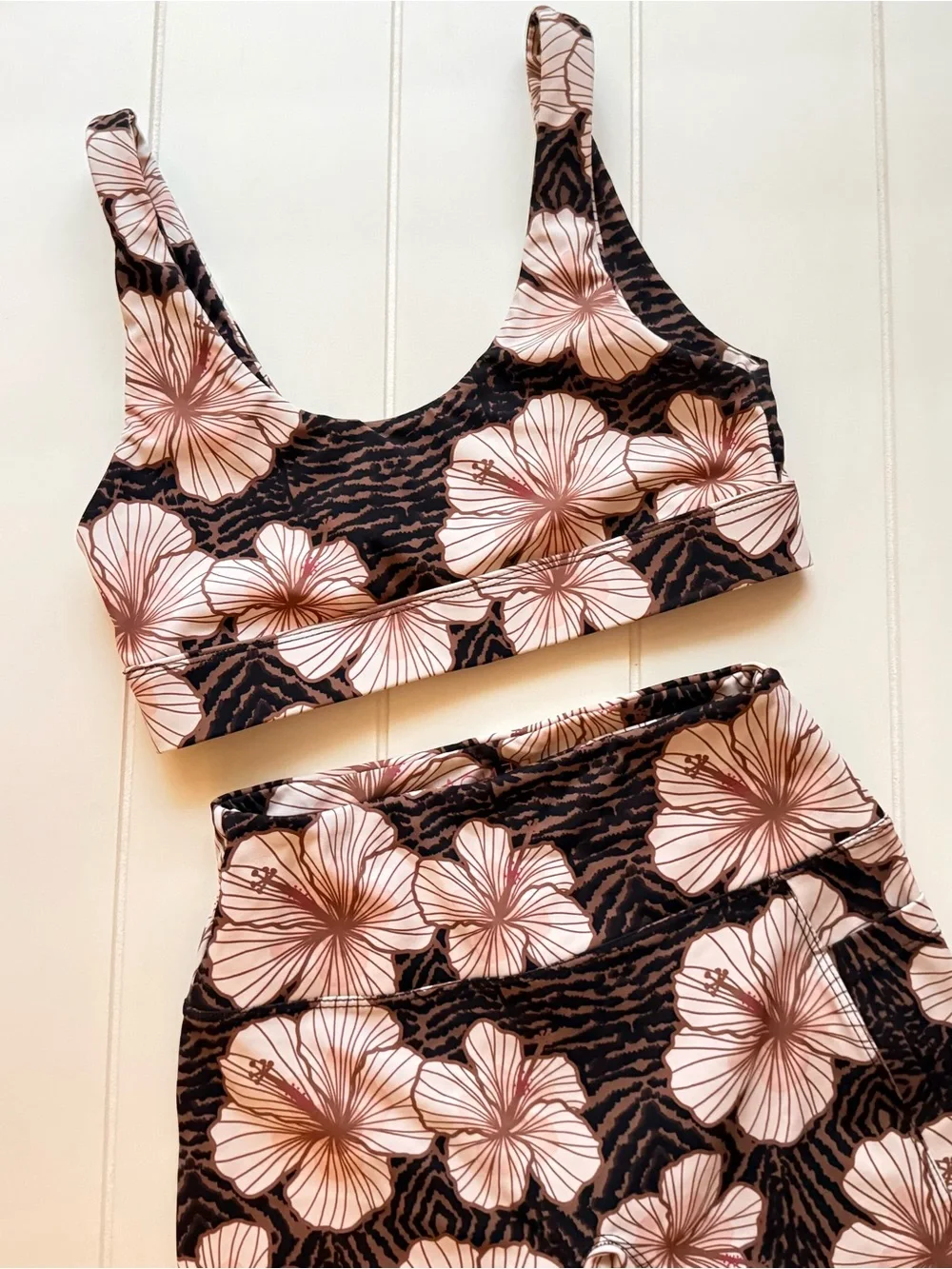 Benoa Active Set Floral Print Scoop Sports Bra
